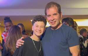 No elenco de “O Rei da Feira”, Luiz Xavier participa da pré-estreia ao lado de Leandro Hassum