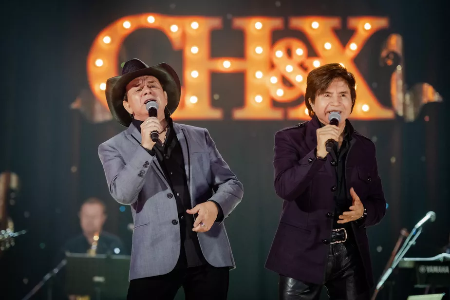 Chitãozinho & Xororó estreiam no mar e abrem a temporada de cruzeiros da PromoAção 9 Chitãozinho & Xororó - Foto: Globo/Gustavo Scatena