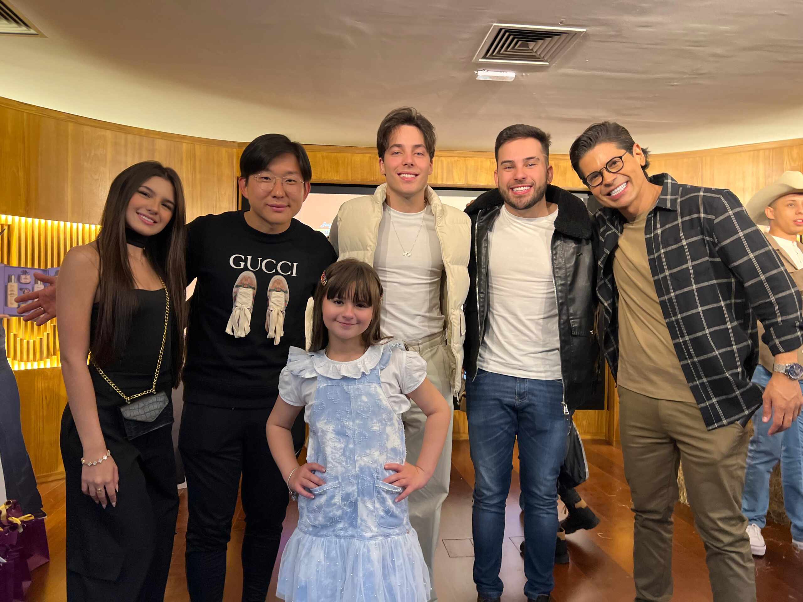 Pietra Almeida, Pyong Lee, Juju Teófilo, Enzo Ferro, Marcelo Mesquita e Lindezo (Créditos: Divulgação)