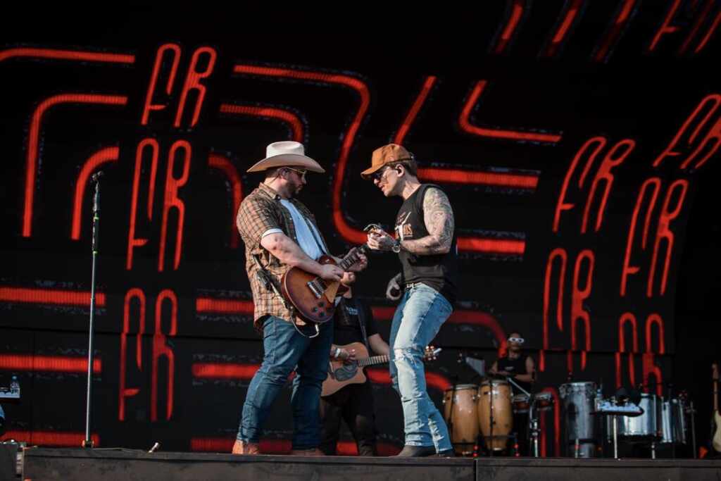 Felipe e Rodrigo reúnem mais de 20 mil pessoas em Jaguariúna Felipe e Rodrigo