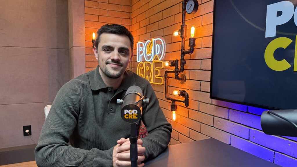 Felipe Simas revela que quase abandonou carreira artística após conversão religiosa Felipe Simas