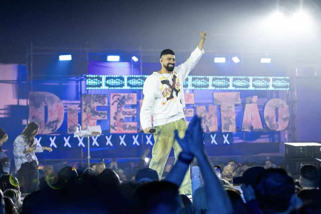 Ivete Sangalo e Liniker fazem surpresa no Pagode do Diferentão em São Paulo @julio.jotac 2