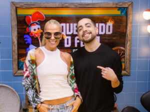 Adriane Galisteu comenta possíveis participantes do reality rural da Record