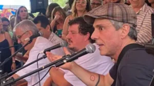 Alexandre Nero surpreende fãs ao aparecer em roda de samba no RJ