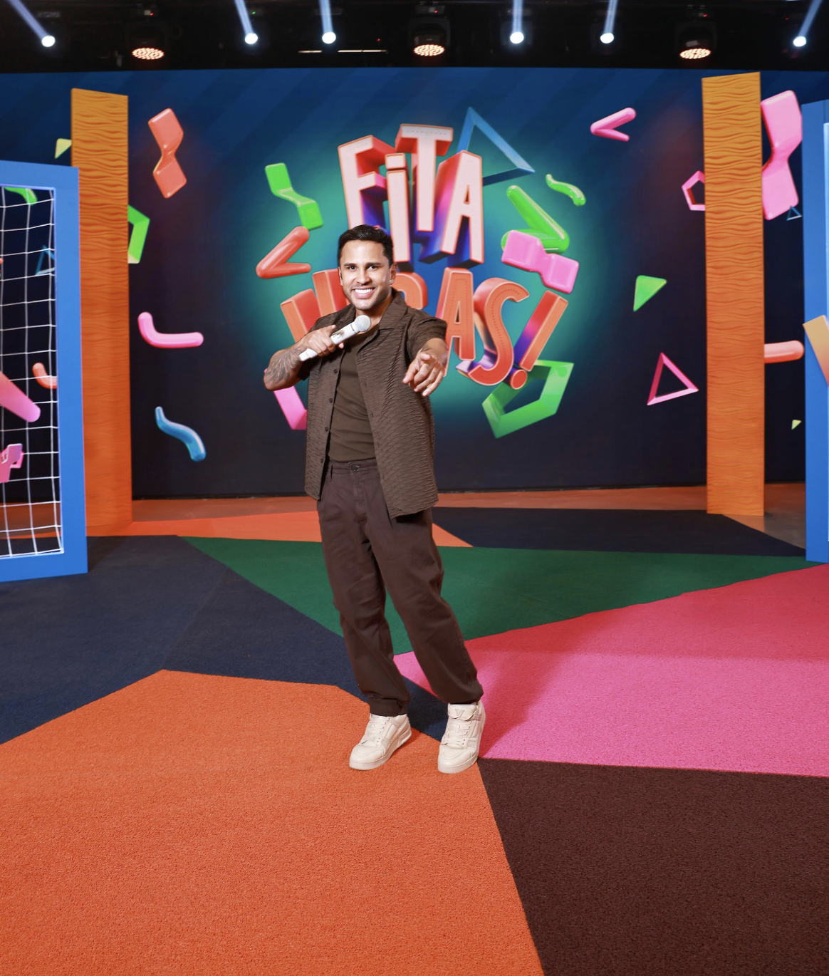 Lucas Guimarães celebra nova fase com amigos nos bastidores do ‘Eita Lucas’ no SBT 11 Captura de Tela 2025 09 08 as 22.16.09