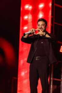 Wesley Safadão comemora aniversário no palco do Garota VIP RJ