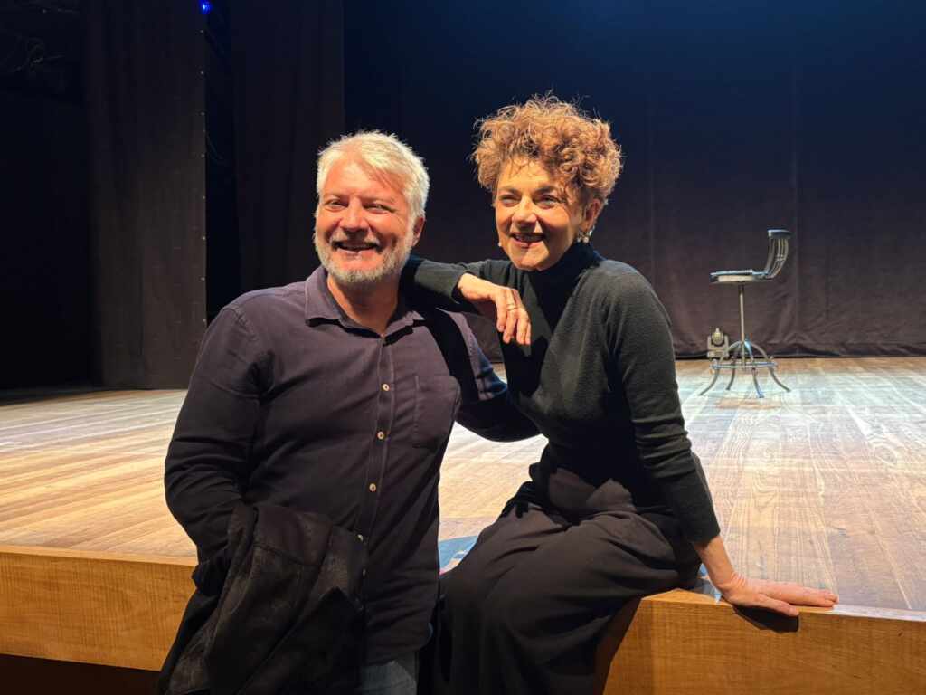 Vânia de Brito encerra temporada de “Antes que Seja Tarde” com grande sucesso no Rio IMG 20250912 WA0033