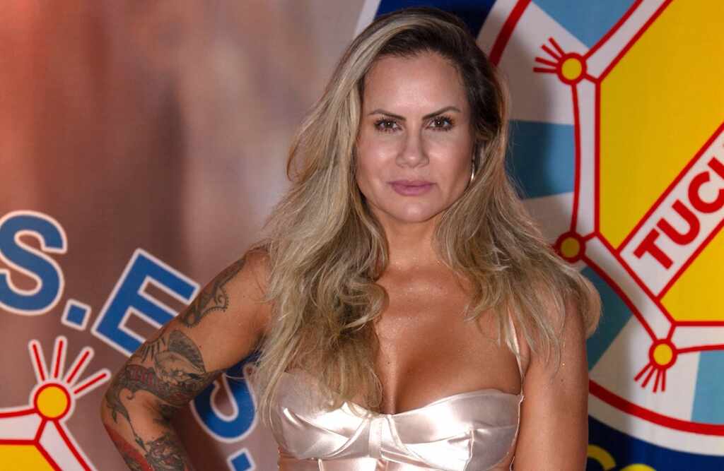 No ritmo do samba: Isis Camargo exibe seu shape impecável na nova quadra da Acadêmicos do Tucuruvi Isis Camargo - Crédito da Foto: Roberto Batista / Renato Cipriano e Zuleika Ferreira / Divulgação