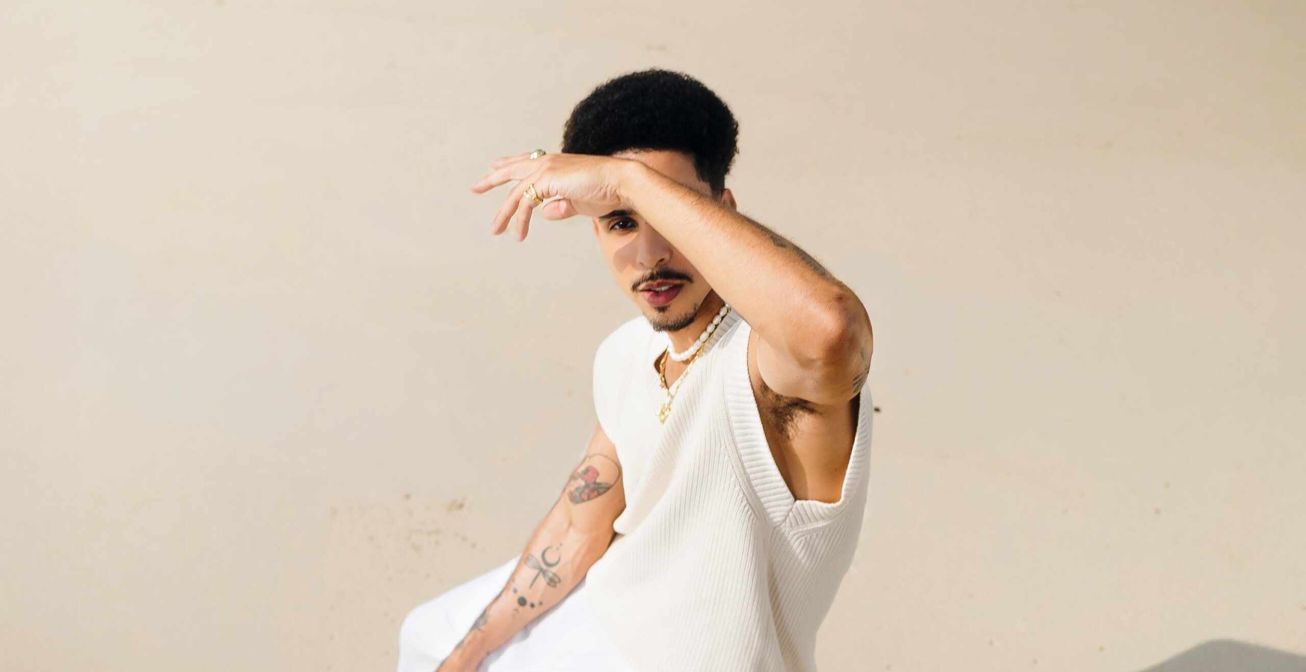 Thiago Pantaleão apresenta novo single “Mesmo Lugar” em parceria com Simbiat Ebhohon