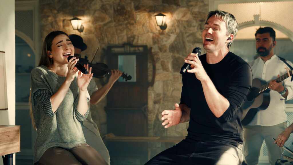 Esther Durán lança "Desejável", dueto com seu pai, Chris Durán