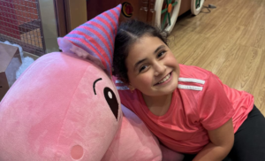 Helena Vilhena segue crescendo na carreira artística com apoio da família; entenda!