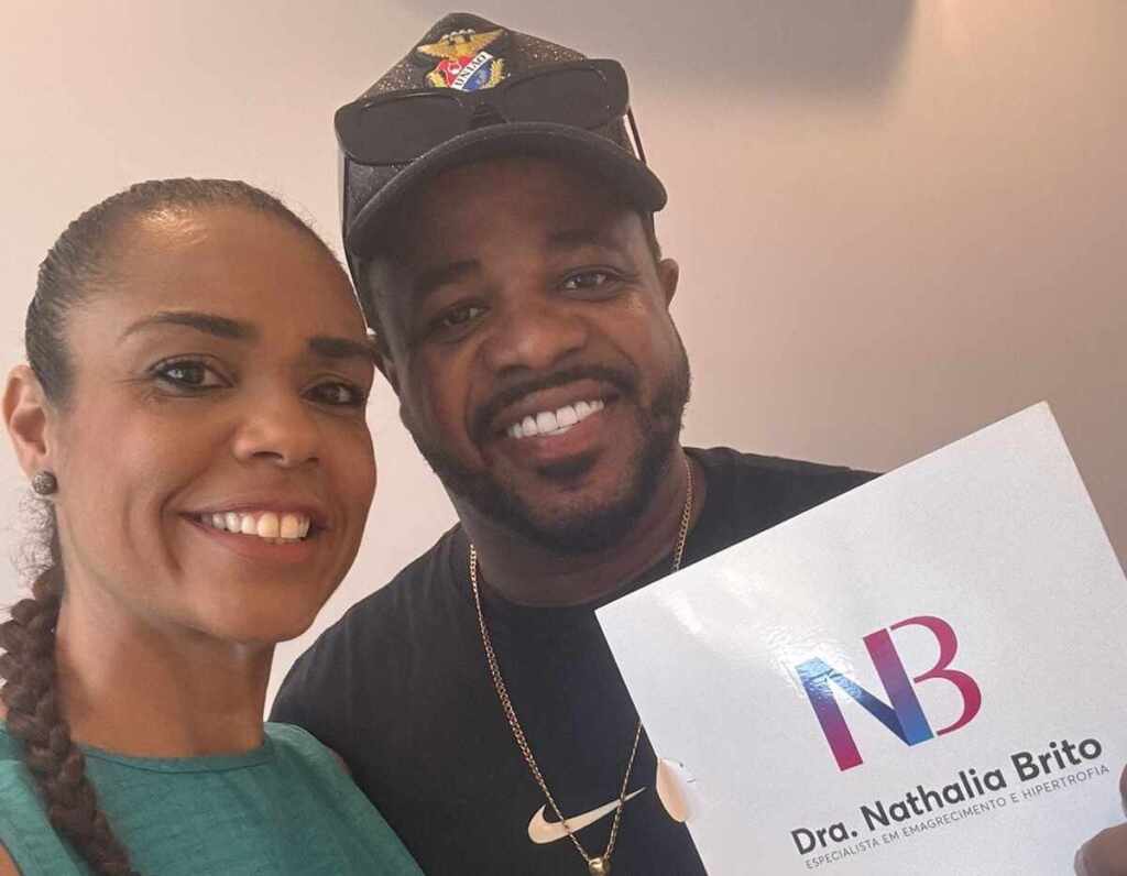 Médica e musa, Nathalia Brito assume acompanhamento de saúde do mestre de bateria da União da Ilha WhatsApp Image 2025 09 10 at 21.12.55 e1757559341139