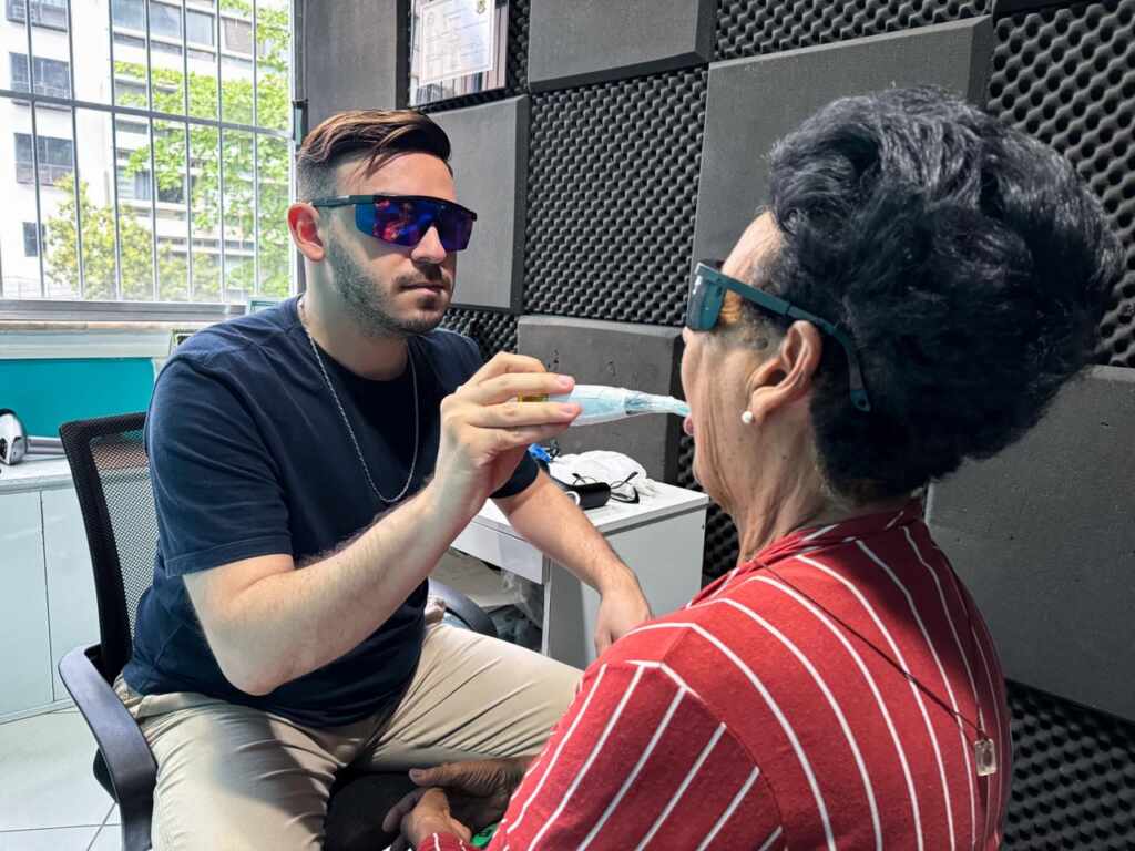 Disfagia em idosos: fonoaudiólogo Rafael Assumpção alerta para riscos e importância da prevenção WhatsApp Image 2025 09 17 at 11.58.33