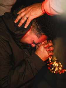 Legendários coloca saúde mental masculina no centro do debate em combate à depressão e suicídio