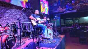 Diggo Voz conquista multidões e se torna ícone da música em São Paulo