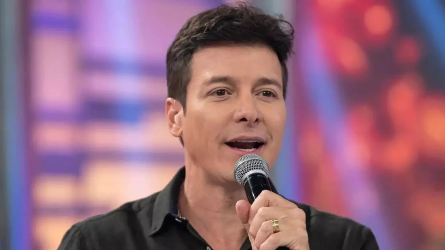 1121248400 rodrigo faro