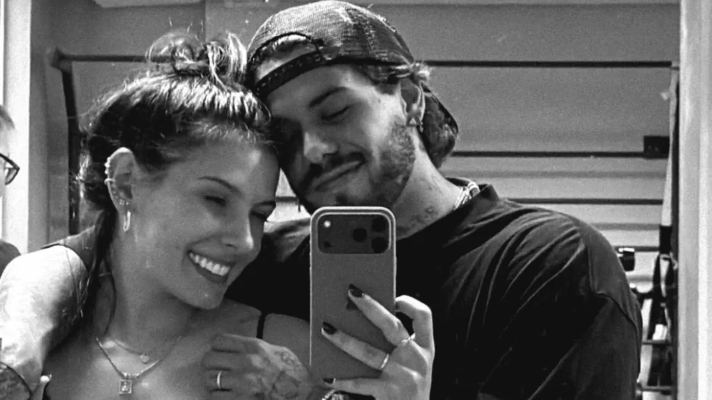 Ana Castela e Zé Felipe exibem anéis iguais durante treino