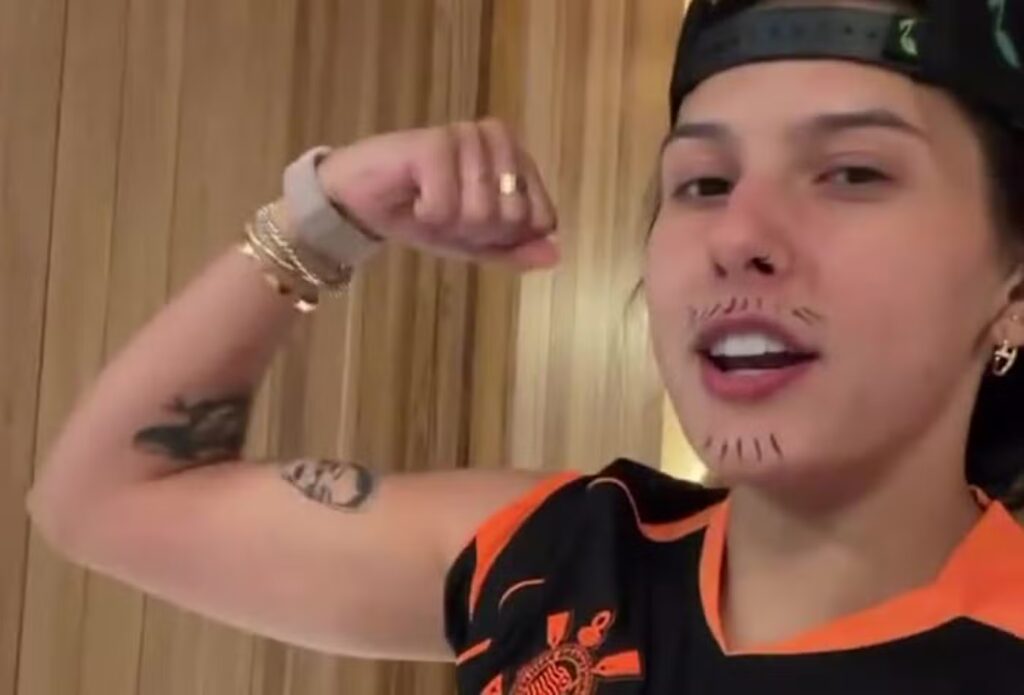 Ana Castela se caracteriza 'como homem' em festinha com amigas; vídeos