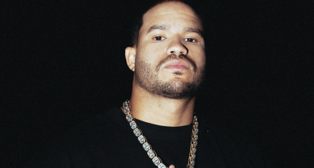 Raflow prepara versão deluxe de seu álbum de estreia: “Desanimar é normal, desistir não” Captura de Tela 2025 10 21 as 19.06.48