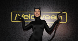 Sabrina Sato encarna Mulher-Gato em aulão de Halloween