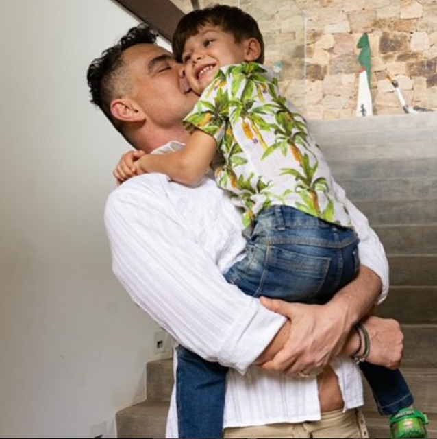 Carmo Dalla Vecchia revela segredo do casamento com João Emanuel Carneiro 11 Carmo Dalla Vecchia e o filho com João Emanuel Carneiro - Foto: Reprodução/Instagram@carmodallavecchia