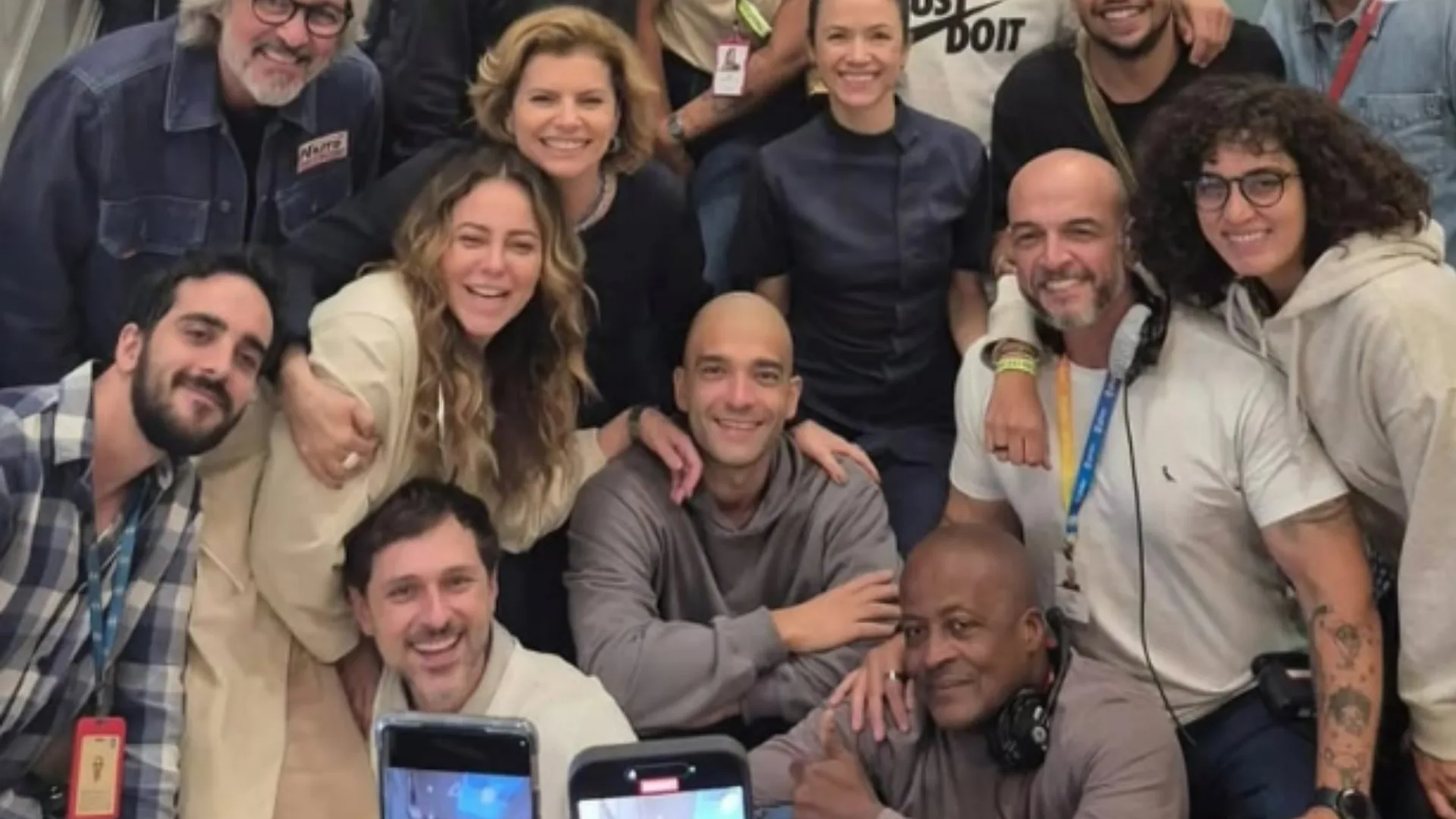 Débora Bloch se despede emocionada do set do remake de Vale Tudo 5 Débora Bloch se despede emocionada do set do remake de Vale Tudo