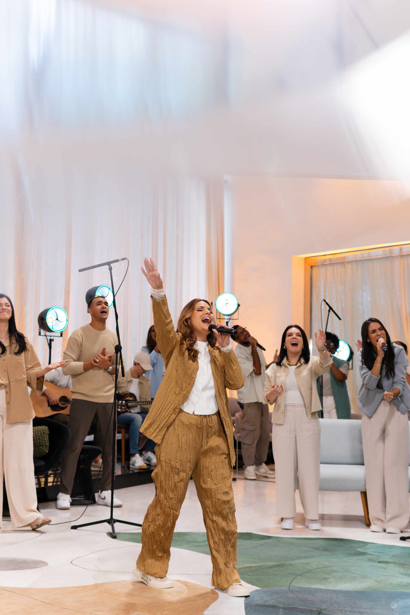 “Simples assim”: Aline Barros lança projeto com clássicos que inspiraram sua vida cristã 2 EDU 6266 scaled