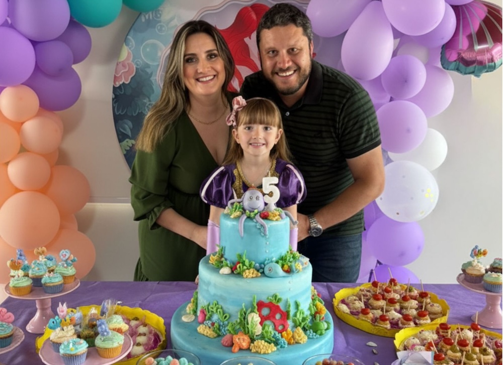 Luciane Sippert comemora em dose dupla: Dia do Professor e aniversário da pequena Angelina IMG 20251021 WA0053