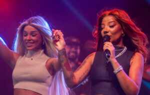 Em show pelo Dia do Comerciário, Ludmilla dança coladinha com mulher e exalta filha Zuri