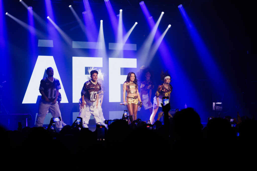 Ana Laura Lopes apresenta música inédita em show no Bar Opinião IMG 1647
