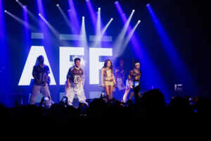 Ana Laura Lopes apresenta música inédita em show no Bar Opinião