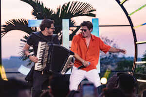 Com participações de Leonardo, Zé Felipe e Marília Tavares, João Henrique grava seu primeiro DVD