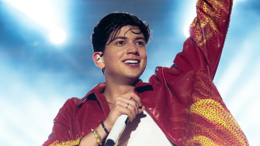 Léo Foguete convida Juliette para subir ao palco durante show