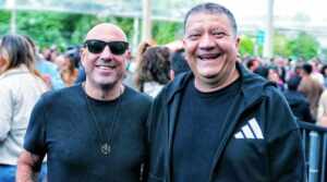 Durval Lelys agita São Paulo com show eletrizante do Bloco Me Abraça na Varanda Estaiada