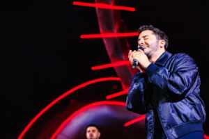 Jonas Esticado celebra 10 anos de carreira com o projeto “Jonas Intense” gravado ao vivo em Recife