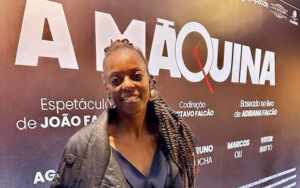 Ivi Mesquita prestigia reestreia de “A Máquina” em São Paulo, 25 anos após a montagem original