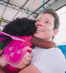 Bispo Bruno Leonardo realiza ação especial do Dia das Crianças e leva amor e esperança