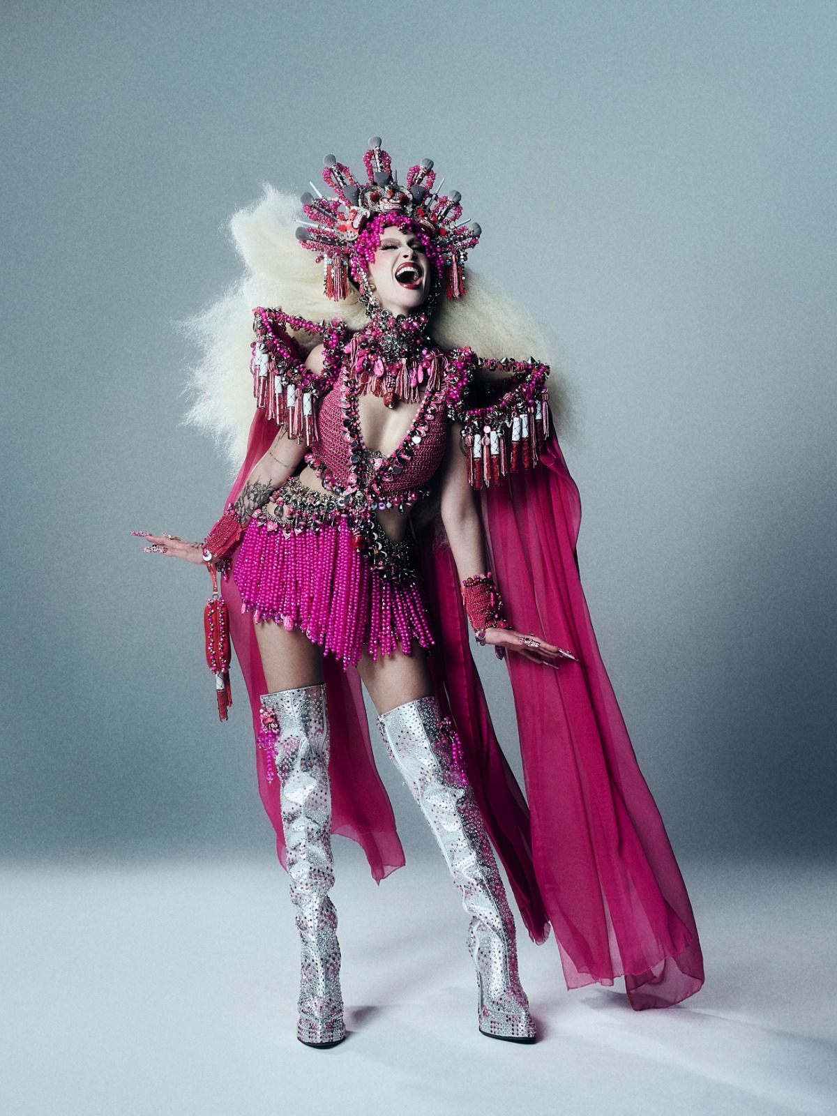 Bianca Andrade homenageia Elke Maravilha no Baile da Sephora com fantasia de 6 horas de preparação