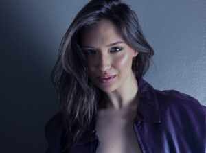 Luísa Locher comemora indicação de “Melhor Maquiagem” pela série “Corra Nina!” no Rio Webfest