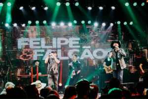 Adryana Ribeiro, Felipe & Falcão e mais de 30 artistas gravam 2º DVD do Chama Play