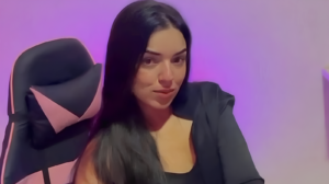 De mãe solo desempregada a empresária no digital: jornada de Raquel Amorim nas vendas automáticas