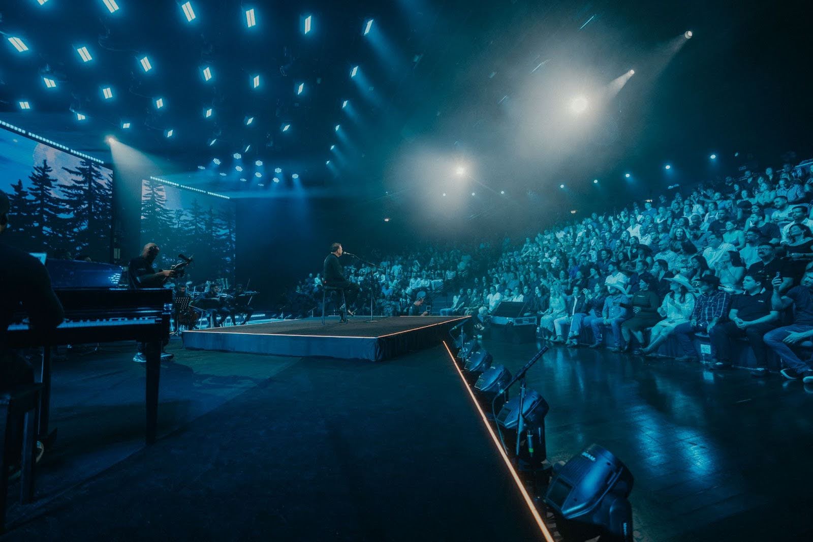 Entre o passado e o amanhã: Paraná celebra 45 anos de carreira com a mesma emoção que o consagrou 3 unnamed 2025 10 30T091915.395