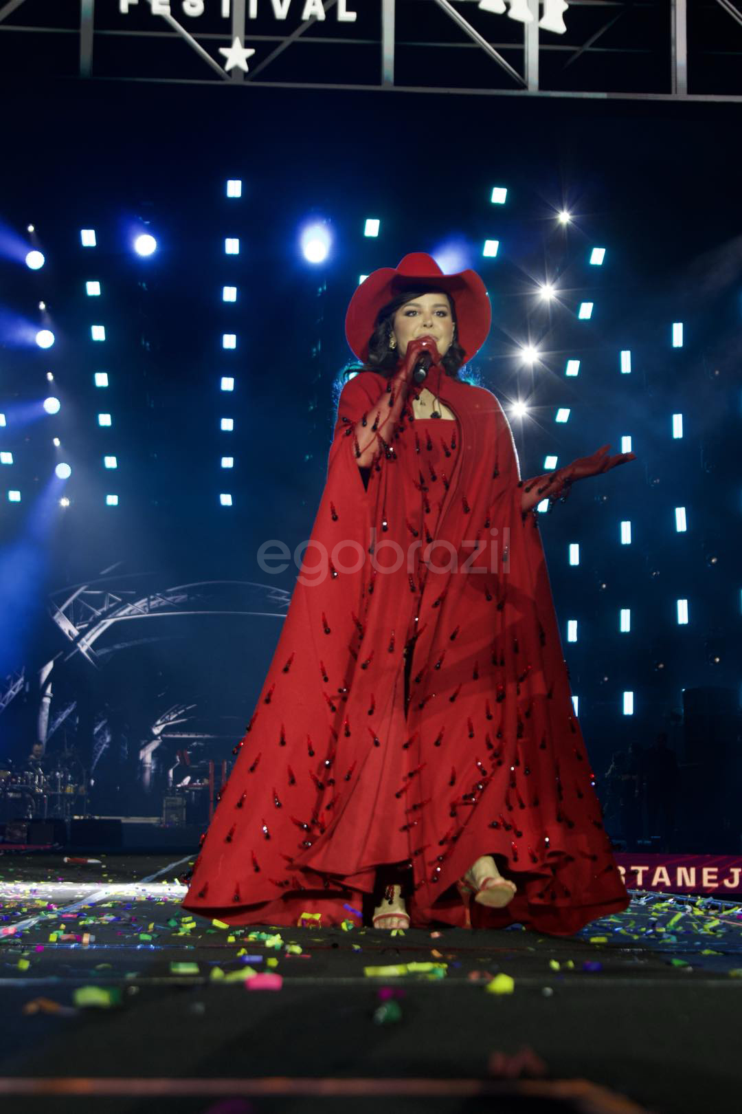 Maiara e Maraisa brilham em noite de estreia do Caldas Country 2025 com looks vermelhos 14 Maiara e Maraisa em Caldas Country 2025 - Foto: Geovani Moreira - EGOBrazil