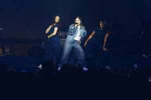 GIANA estreia nos palcos com show esgotado e participação especial de Gustavo Mioto