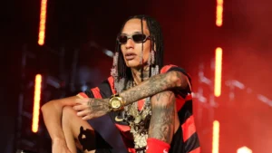 Amigo de Oruam se empolga e quebra TV após título do Flamengo