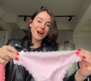 Bella Longuinho celebra liberdade após cirurgia de redesignação sexual e compra suas primeiras calcinhas