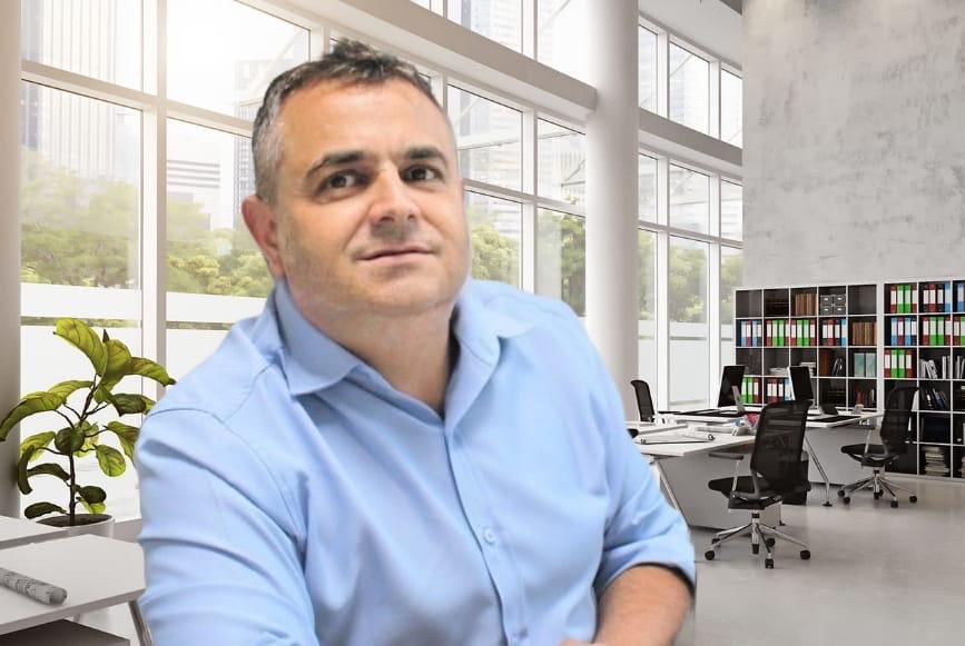 De faxineiro a franqueador: a inspiradora trajetória de Roberto Pedroso Capa Roberto