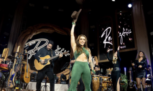 Lauana Prado faz show de quase 6 horas para mais de 8 mil pessoas em São Paulo