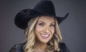 Elis Justi se apresenta no Villa Country em celebração aos 28 anos da Rádio Nativa