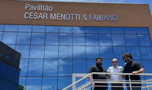 César Menotti & Fabiano doam cachê vitalício para o Hospital de Barretos